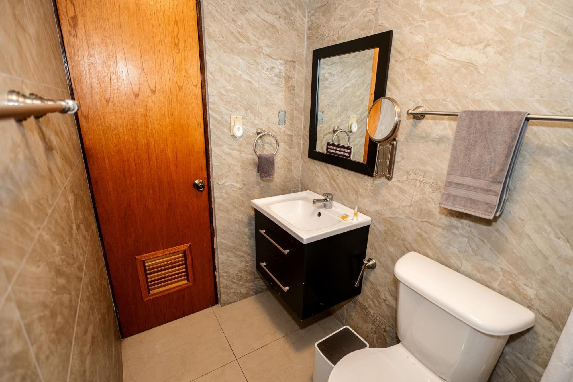 Oasis In The South Of The Island With Free Parking And Laundry Apartment Ponce Ngoại thất bức ảnh